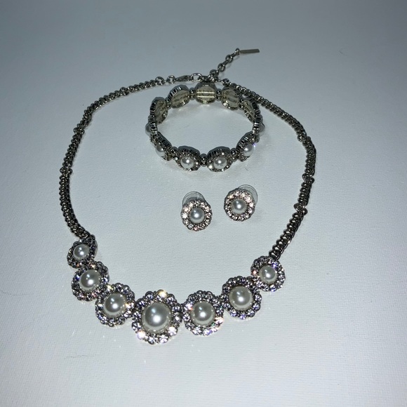 Necklace, Bracelet & Earrings Set - Picture 4 of 6